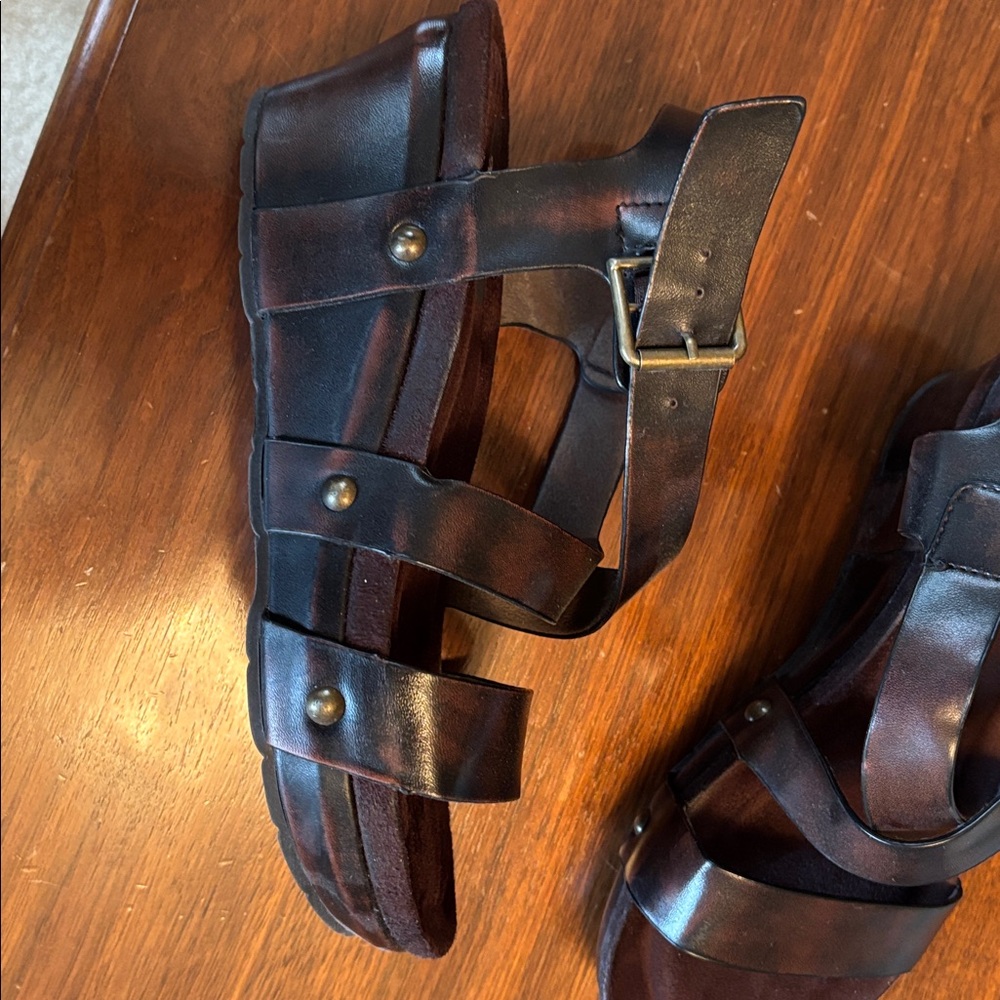 Natural Reflections Black and Brown Sandals